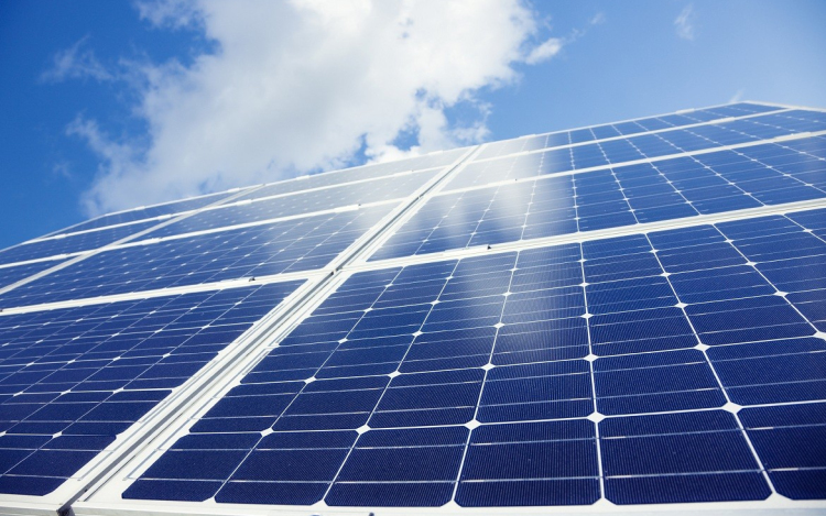 Napelemes beruházás, útfelújítás zárult Mátranovákon