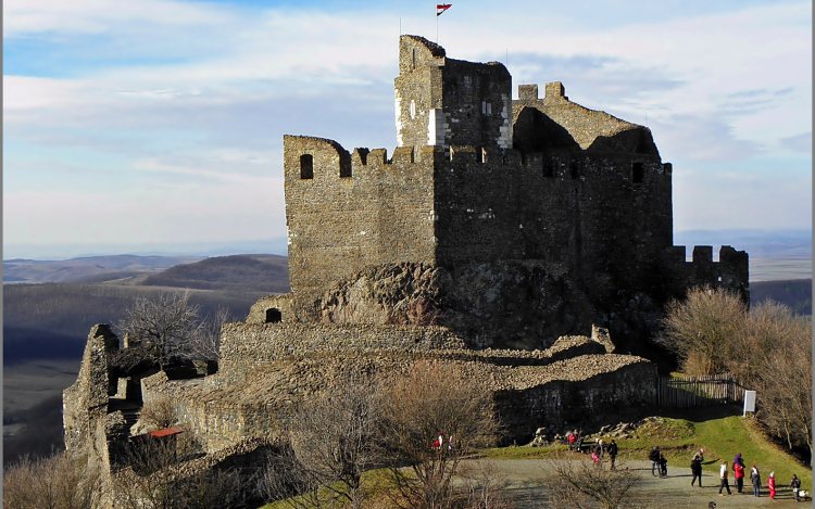 Felújítási munkák miatt bezárják Hollókő várát