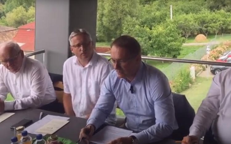 Dr. Kecskés Péter, Salgótarjánban a Nógrád Vármegyei Civil Közösségi Szolgáltató Központ vendégeként