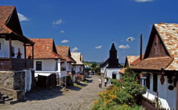 A hagyományok megőrzésével újul meg Hollókő