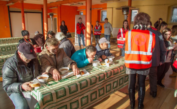 Melegséget! Gyomorba és szívbe is!