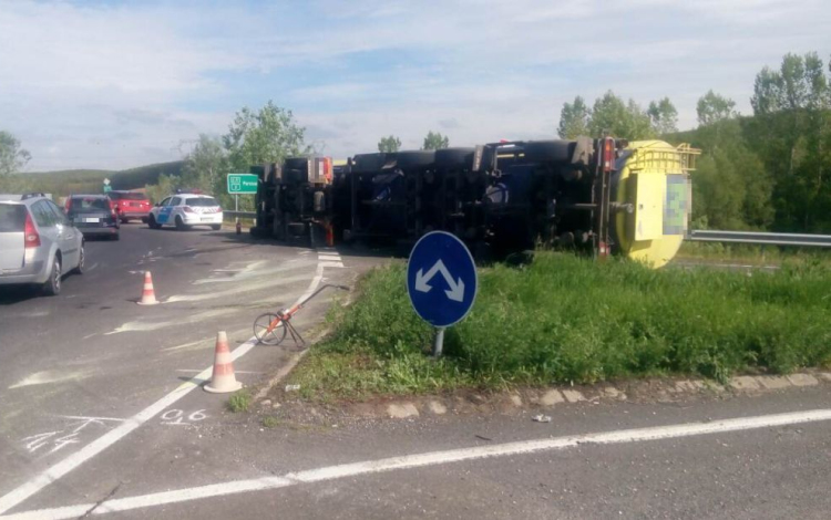 Felborult egy kamion