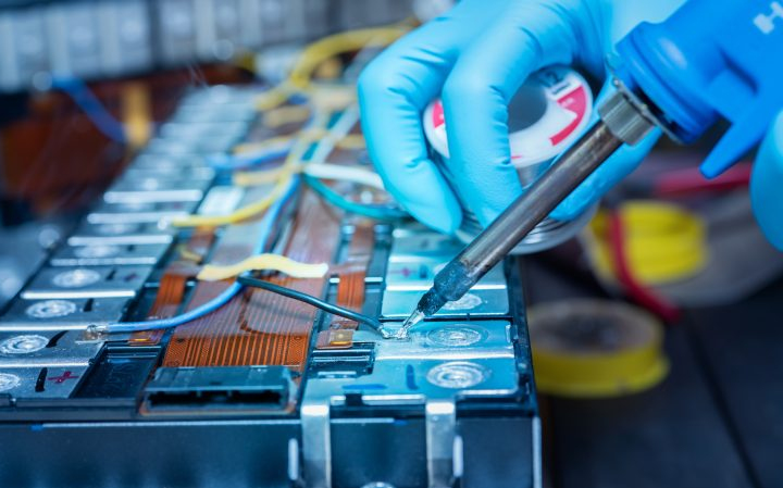 Olcsó, környezetbarát akkumulátort fejlesztettek a Debreceni Egyetemen