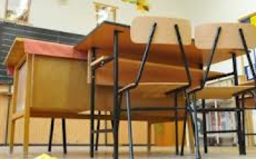 Börtönbüntetést kapott a tanárt bántalmazó szülő