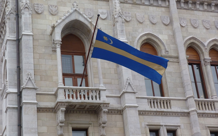 Őrtüzek, gyertyák és fáklyák égtek - ez történt a székely autonómia napján