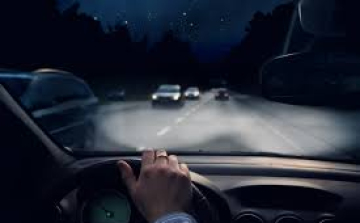 Éjszakai vezetés – az okos karkötő nem enged elaludni