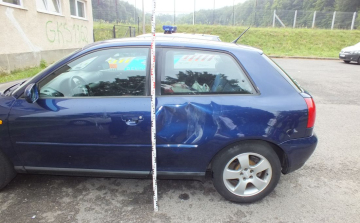 Megrugdosta az autót