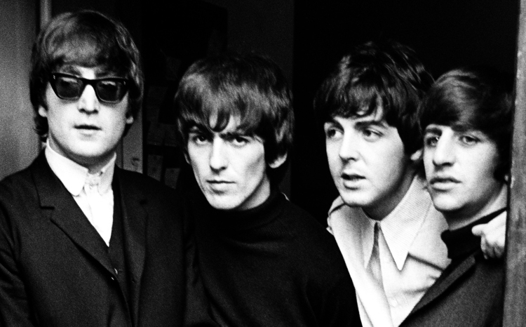 George Harrison a Beatles együttes tagja - 22 éve, 2001. 11. 29-én hunyt el