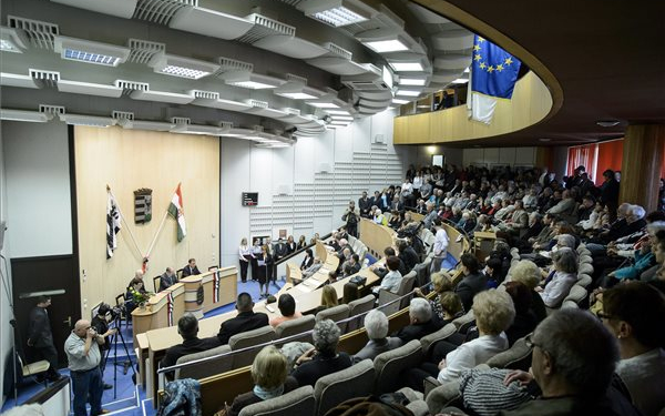 Rendkívüli közgyűlés Salgótarjánban