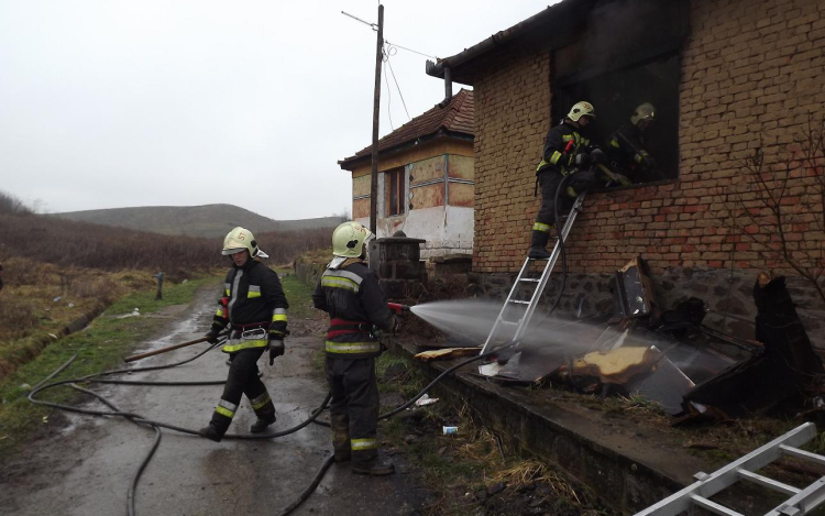 Tűz Bátonyterenyén és Nagybárkányban