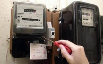 Áramlopás miatt állnak bíróság elé