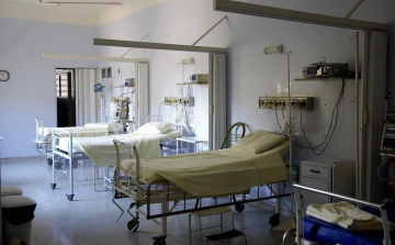 A járvány visszahúzódásával a kórházak is visszatérnek a normális működési rendhez