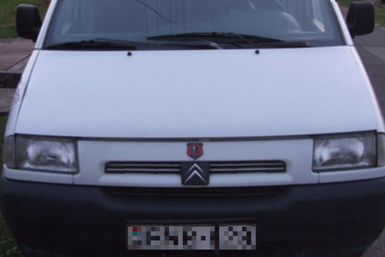 Hamis rendszámmal közlekedett