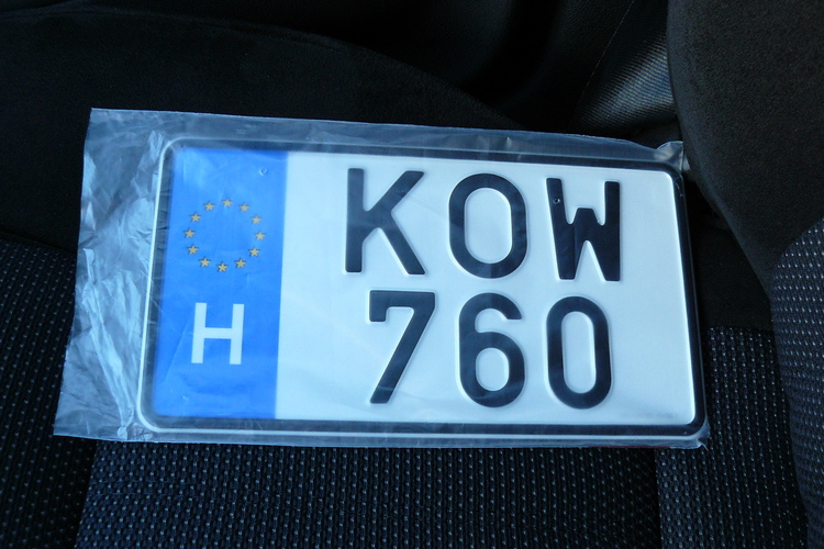 Lecserélte a rendszámot