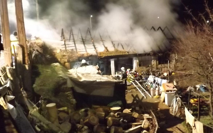 Halálos kimenetelű tűz volt az éjjel Bátonyterenyén