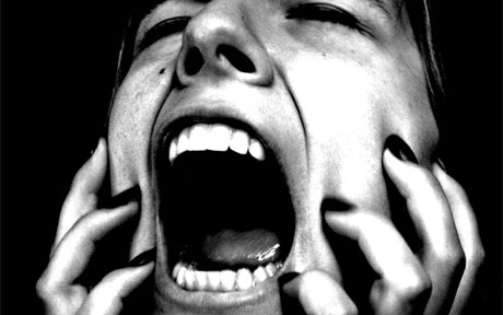 Belekiabált az éjszakába