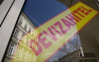 Elhúzzák a devizaügyeket