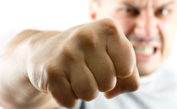 Megütötte élettársát