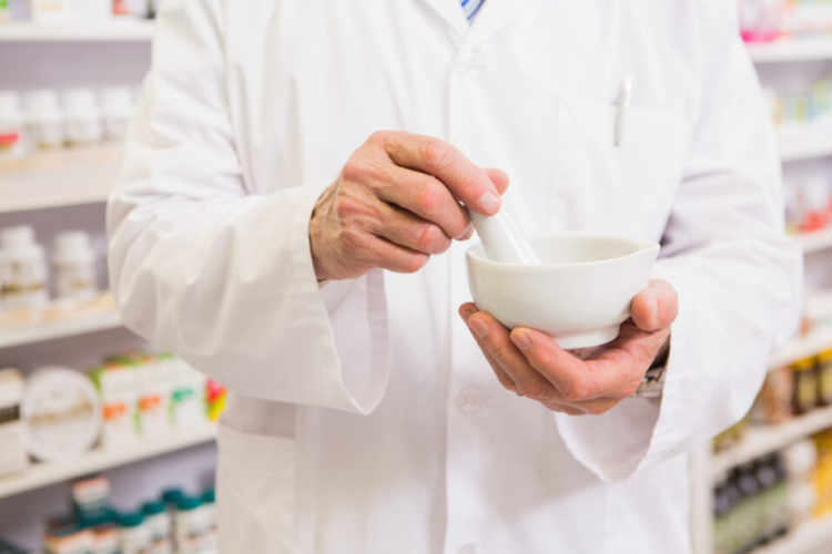 Háromszorosára emelkedik a gyógyszertárban kikevert gyógyszerek ára