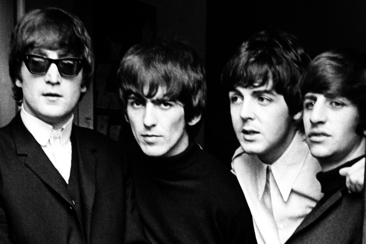 George Harrison a Beatles együttes tagja - 22 éve, 2001. 11. 29-én hunyt el