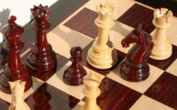 Hatvanheten sakkoztak