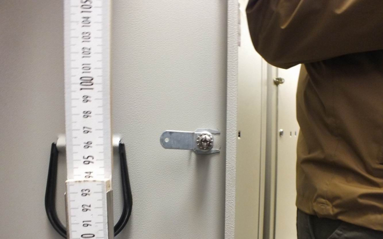 Felfeszítette az öltözőszekrényeket