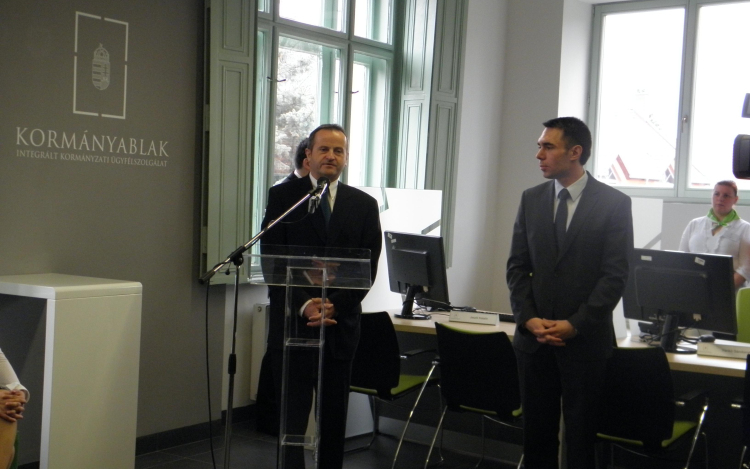 Átadták a kormányablakot Szécsényben