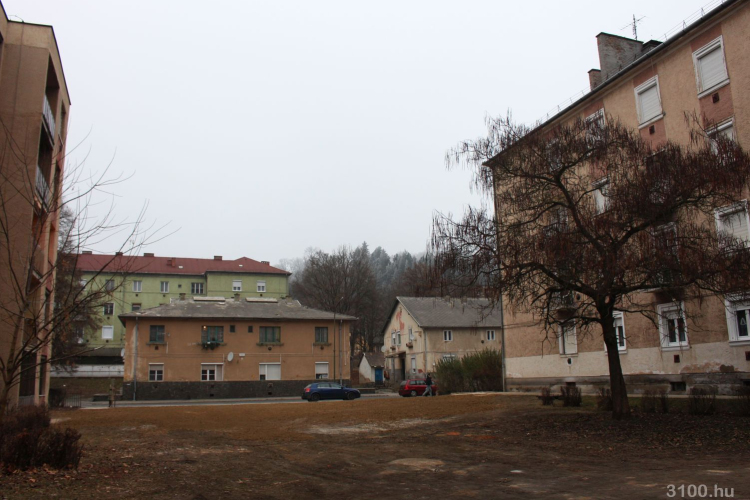 Újabb házat bontottak le az Acélgyári úton