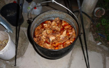 Csülökpörköltfőző-verseny Ipolytarnócon