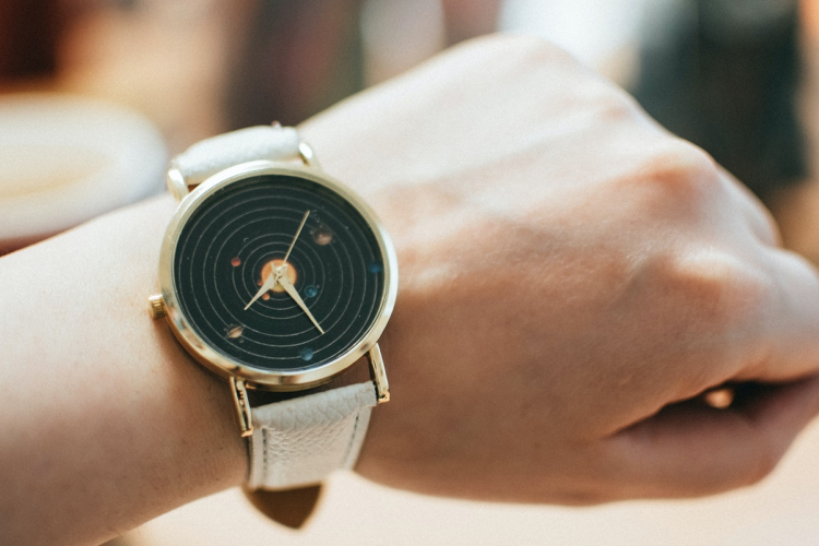 Hogyan mérjük meg egy karkötő méretét?