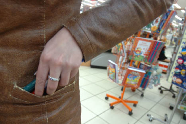 Ugyanott próbáltak lopni, mindketten lebuktak