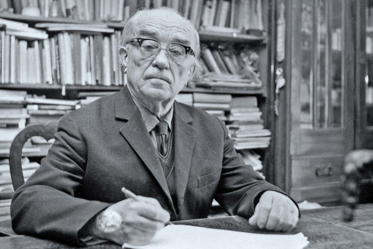 1895. 11. 10- én, a Zala megyei Pákán született Öveges József, fizikusprofesszor