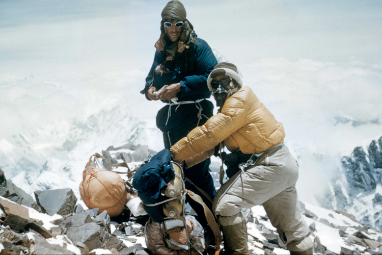 Elsőként a Mount Everest csúcsára