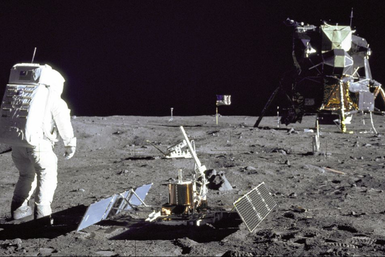 Kis lépés egy embernek, nagy ugrás az emberiségnek - 2012 augusztus 25-én hunyt el Neil Armstrong