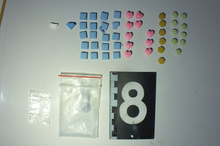 Körzeti megbízottak fogták el a férfit, aki rendezvényen akarta értékesíteni a drogot