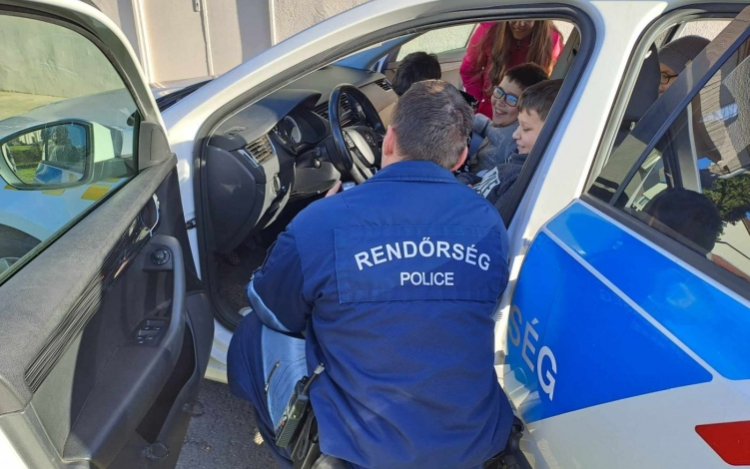 Rendhagyó tanórák a biztonság jegyében.