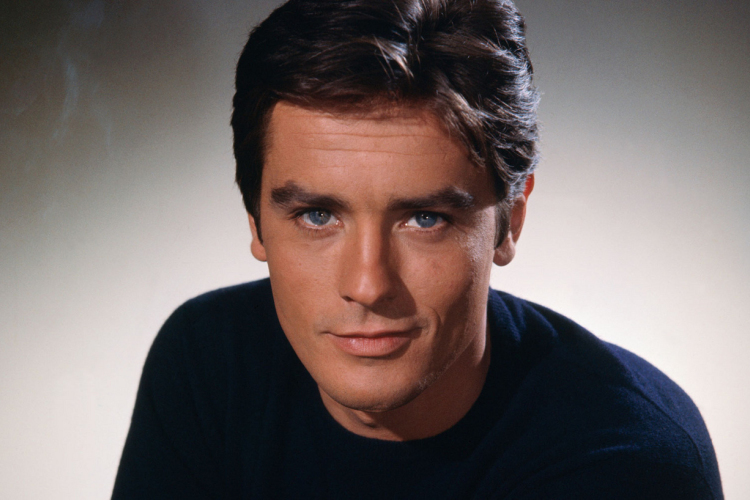 Alain Delon 88 éves lesz november 8-án. - 1935-ben született, egy korzikai család sarjaként