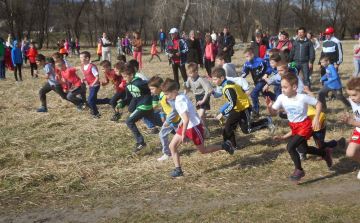 Az Ipoly-gáton futottak a diákolimpia résztvevői