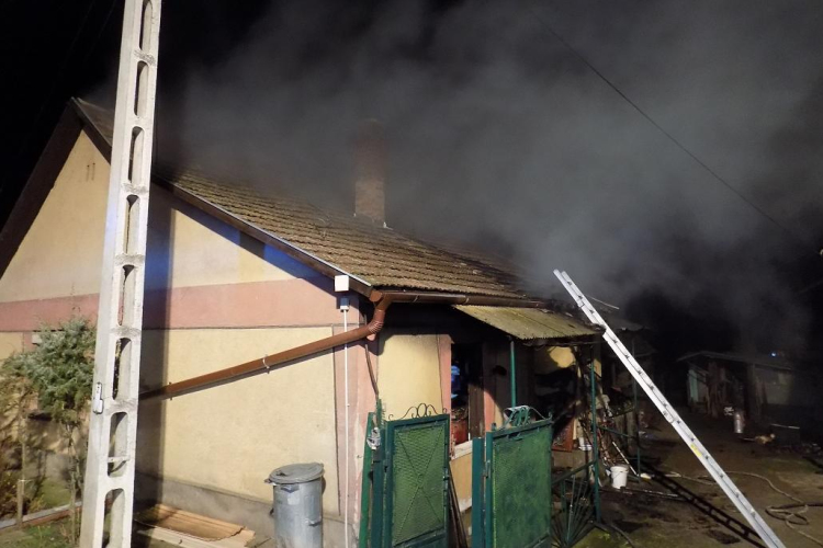 Kigyulladt egy családi ház Bátonyterenyén