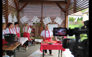 Házi KI-MIT-TUD-nak indult, de valódi nóta est keveredett az egyszerű vacsorából