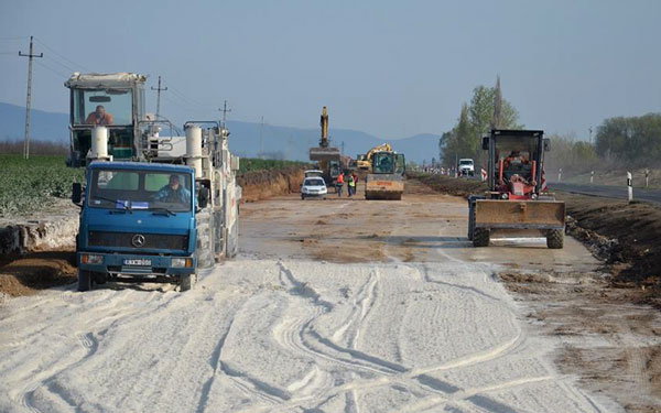Folytatódik a 21-es főút bővítése