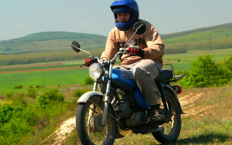 Kezdődik a motoros szezon