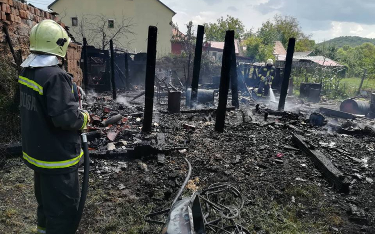 Garázs és melléképület égett Karancslapujtőn