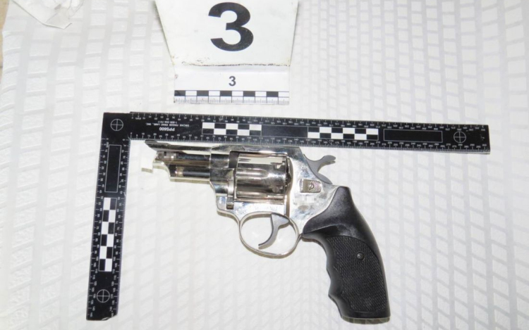 Viperával ütött, gázfegyverrel lőtt - videóval