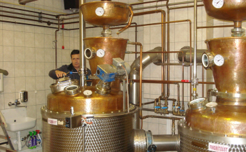 Etesi szerencsepatkó öregetesi málnapálinkával!