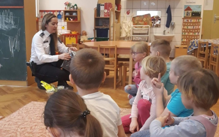 A biztonságos közlekedésről tartottak előadást a szügyi gyerekeknek