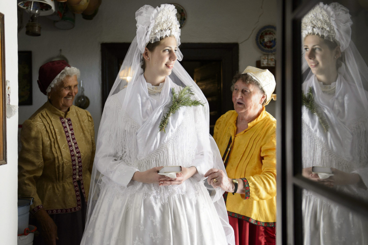 NOVEMBER 30. - Szent András napja. A disznóvágások kezdete, a házassági varázslások ideje is