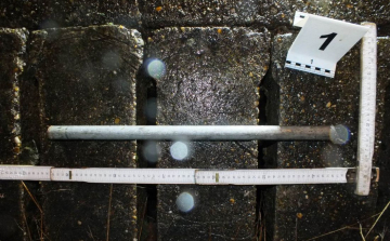 Vascsővel verekedett