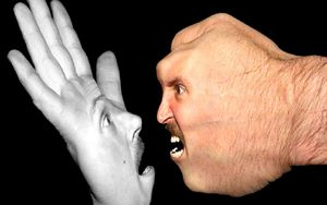 Arcon ütötte a sértettet