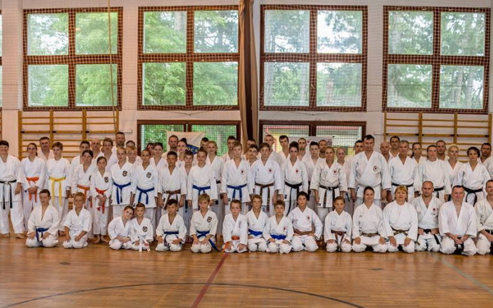 Balatonfenyvesen edzőtáboroztak a nógrádi karatékák